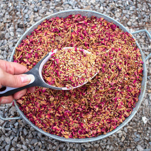 BEE A Beautiful Hen Herbal Treat With Mealworms, Wheat, Bee Pollen, & Rose Petals For Chickens 4 lb